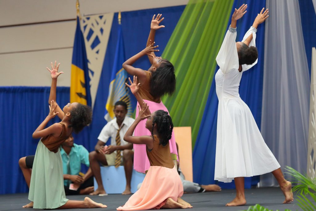 Fortaleciendo el desarrollo humano y social en Barbados