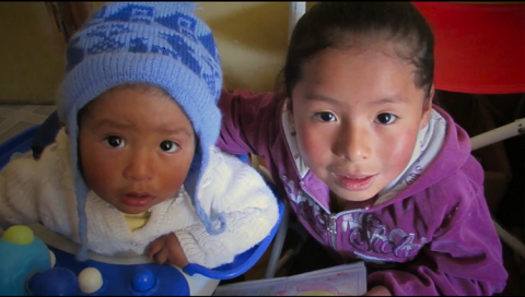 Títeres que enseñan a comer bien