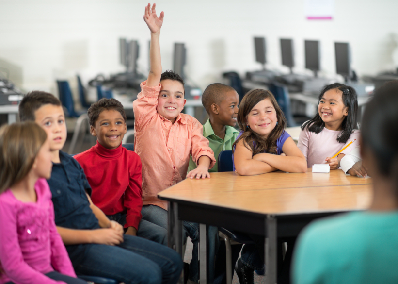 Pupitres y pizarrones: ¿Qué más hace falta?