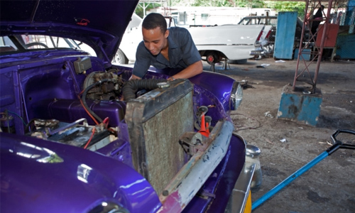 Entrenando a los jóvenes caribeños para trabajos reales