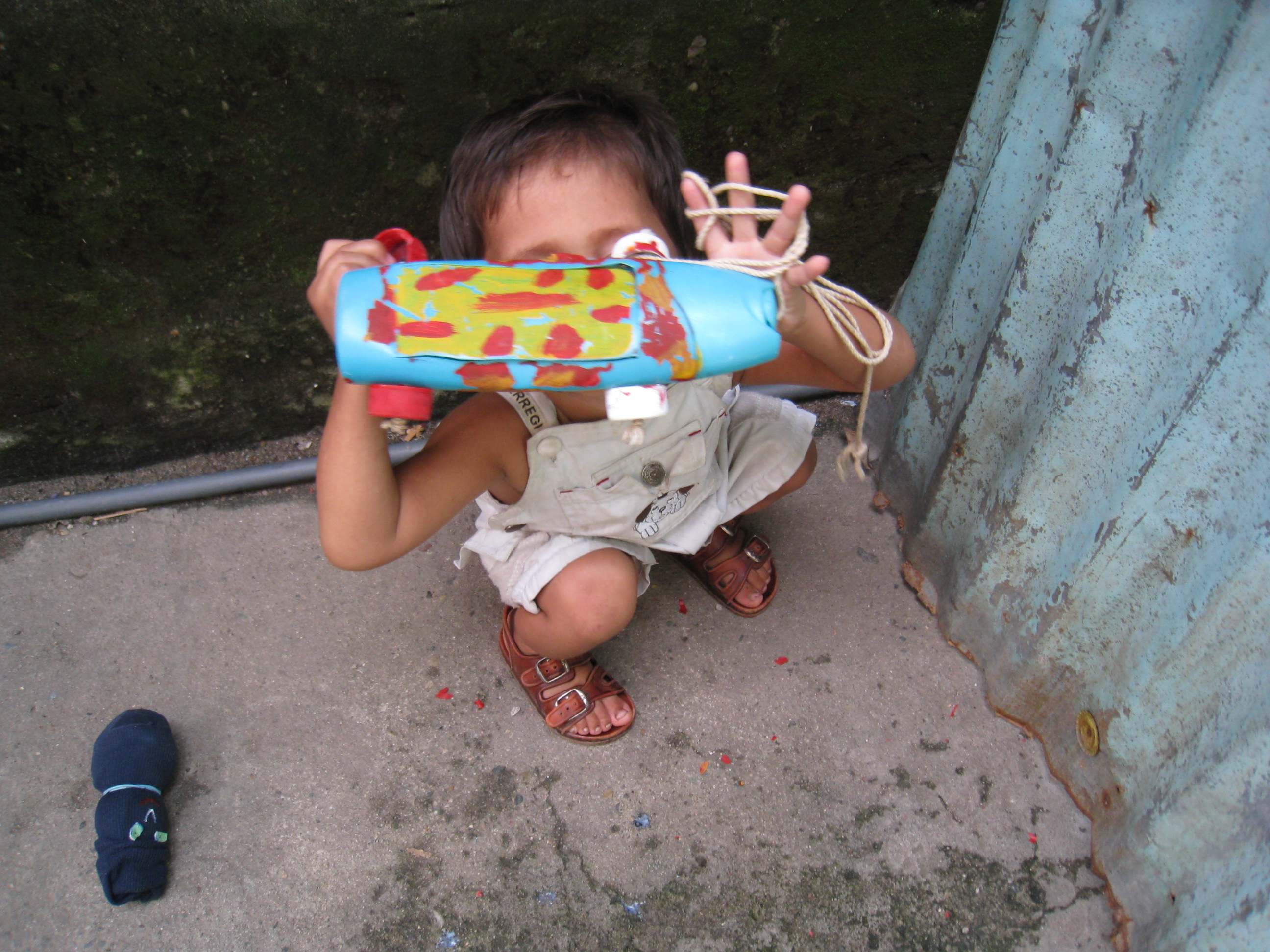 Juguetes de material reciclado, una buena forma de aprender jugando