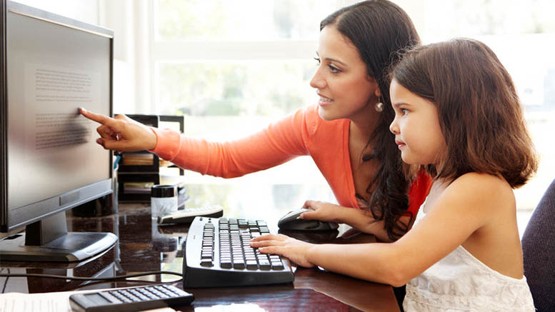 Trabajadora, madre, hija, profesora, cuidadora… El impacto del COVID-19 en el trabajo de las mujeres