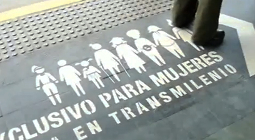 ¡Estoy harta de que me toquen en el bus!