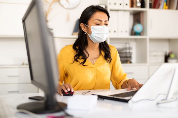 Los negocios deben integrar a los venezolanos en la recuperación económica de la COVID-19