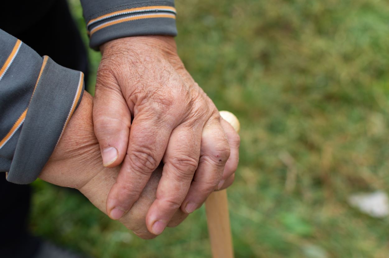 Atención a las personas mayores en situación de dependencia funcional: una cuestión de derechos