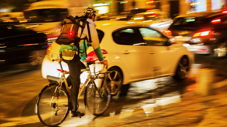 ¿Puede haber una tercera vía para garantizar los derechos de los trabajadores de plataformas?