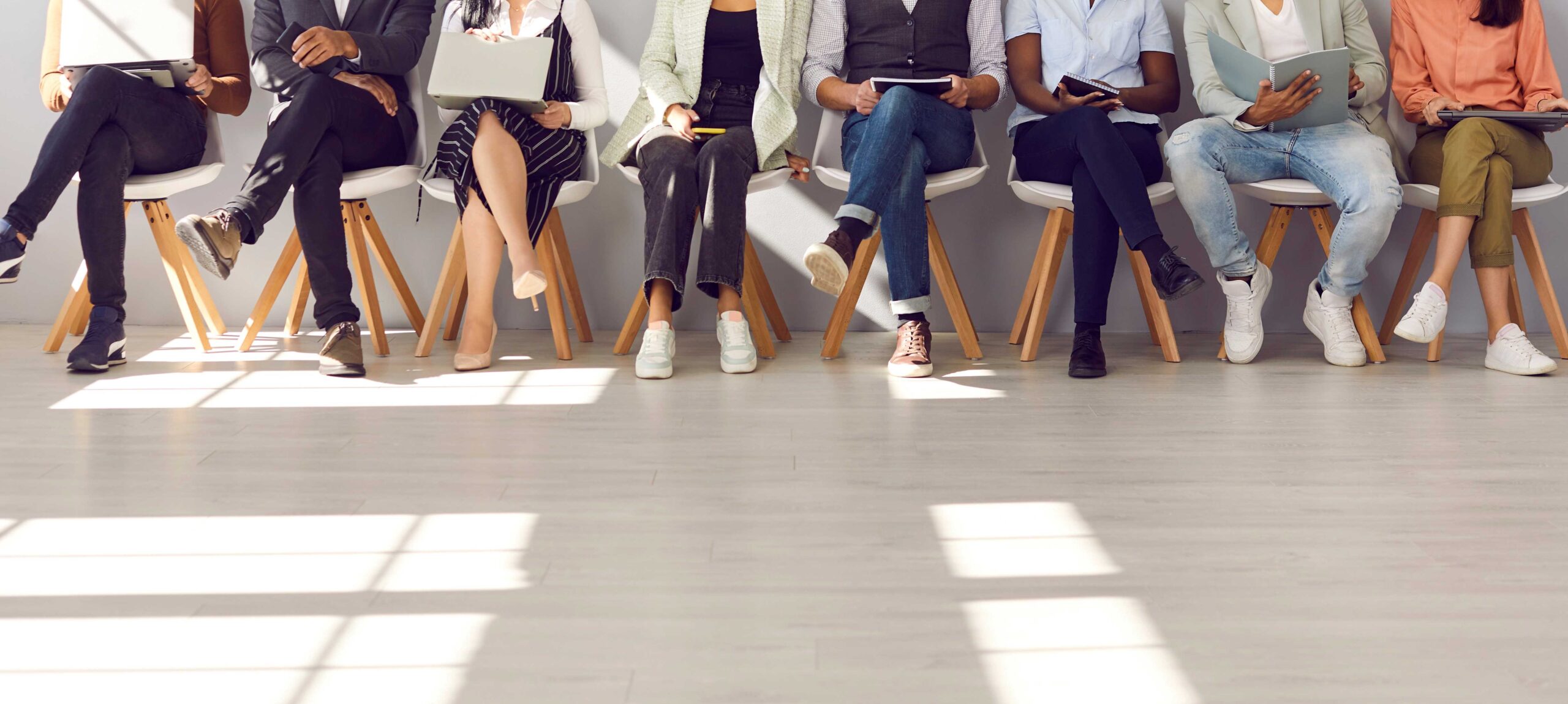 El lenguaje importa: los anuncios de vacantes laborales sin sesgos atraen a más candidatas (¡y candidatos!)