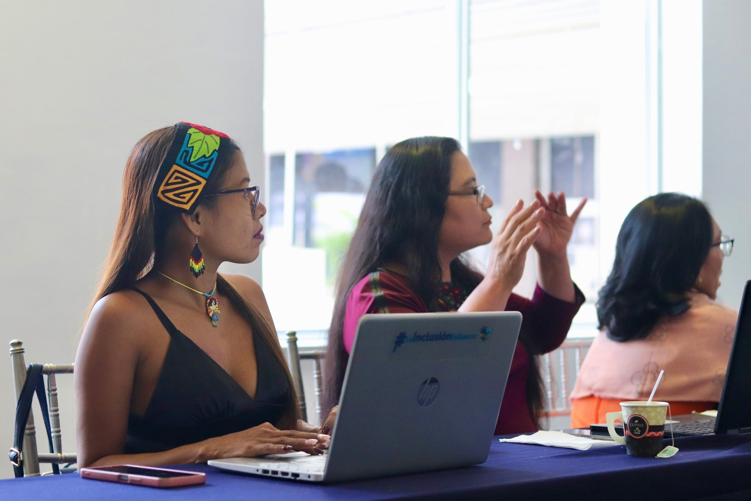 Mujeres Indígenas Conectadas: Cerrando brechas en habilidades digitales con identidad cultural 