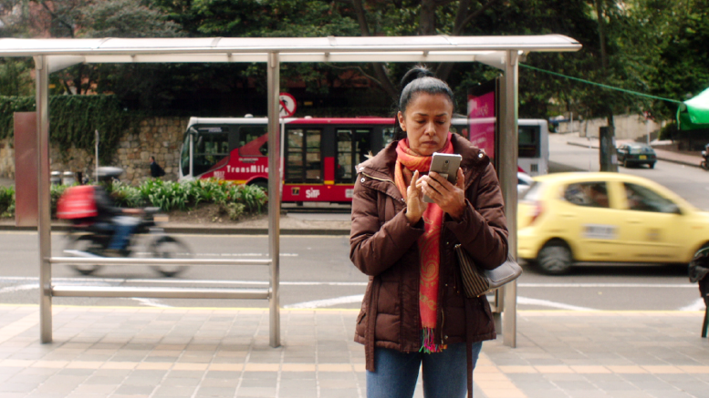 Pequeños empujones para el ahorro: la experiencia de una campaña de SMS en Colombia