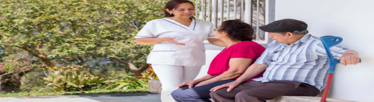 Cuidadoras de personas mayores en América Latina y el Caribe: sobrecargadas y mal pagadas